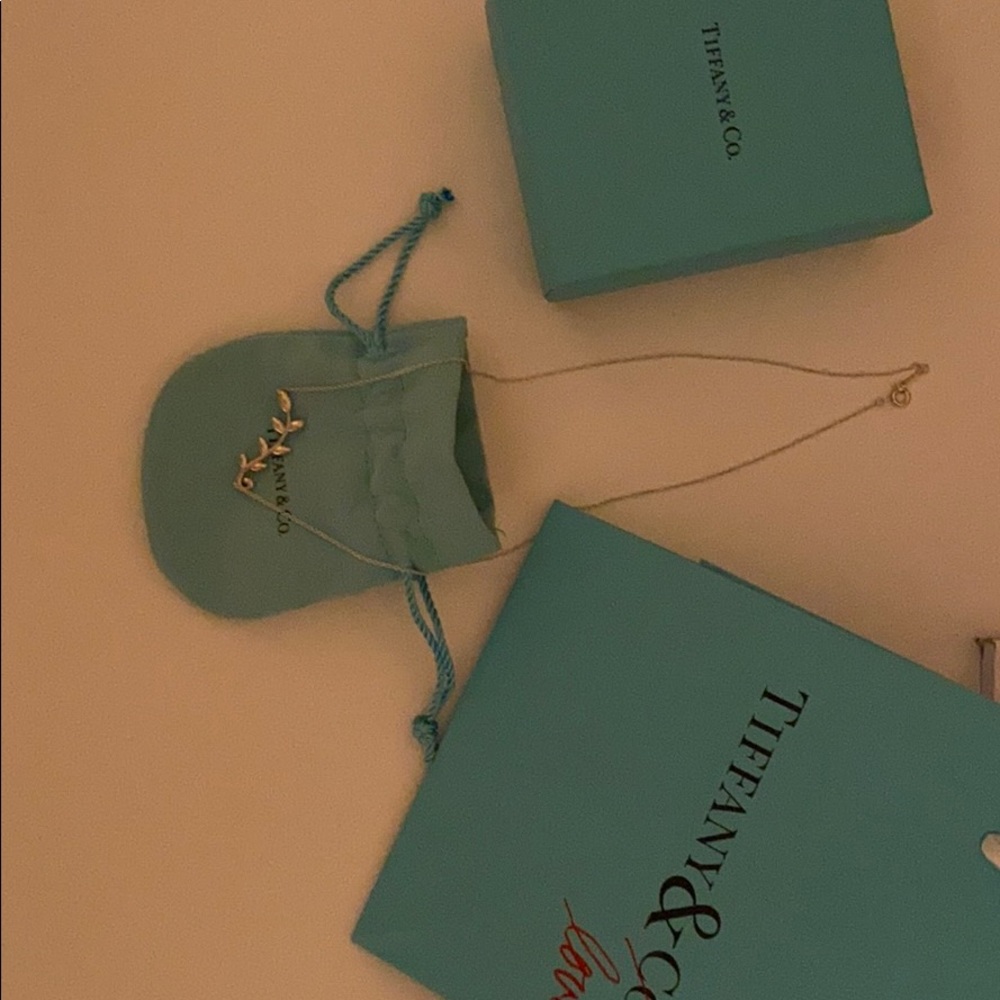 TIFFANY & CO. Olive Leaf Vine Pendant
